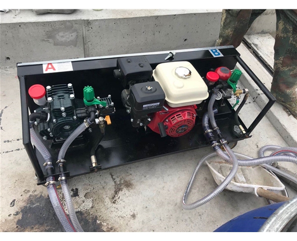速凝橡膠噴涂機(jī)
